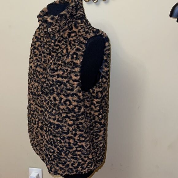 COPY - NWT INC Animal-Print Faux-Fur Vest small - Picture 5 of 8